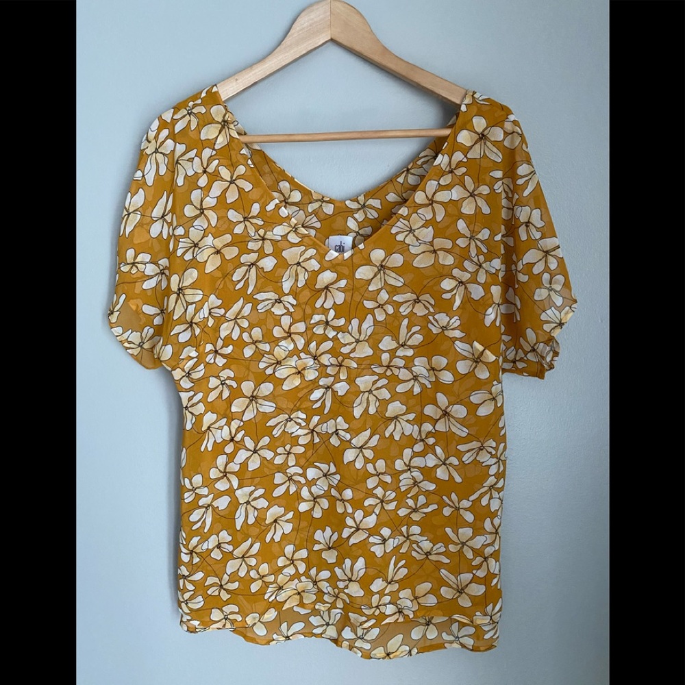 NWOT Cabi V-neck-back yellow floral layer blouse